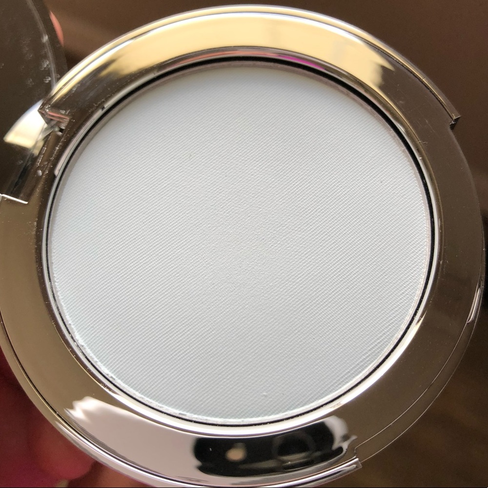 ⬇️ The Estee Edit Flash Photo Powder